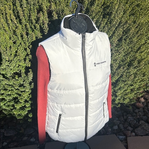 Free Country Jackets & Blazers - Free Country white-thick Puffer Vest with pockets-size Small-brand new/neverUsed